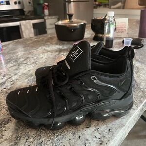 Nike Men's Black VaporMax Plus Athletic Shoes